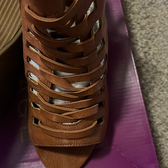 Rampage Wedges EUC - Picture 2 of 9